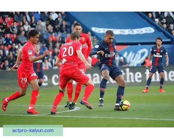 梅赫伦防守体系近期表现稳健，球队整体战术执行力明显提升。